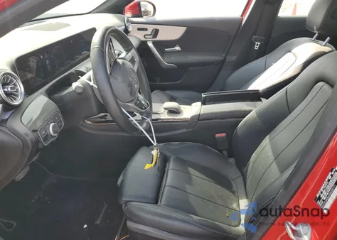 2019 Mercedes-Benz A 220 z USA, uszkodzony, nr VIN WDD3G4EB6KW020771